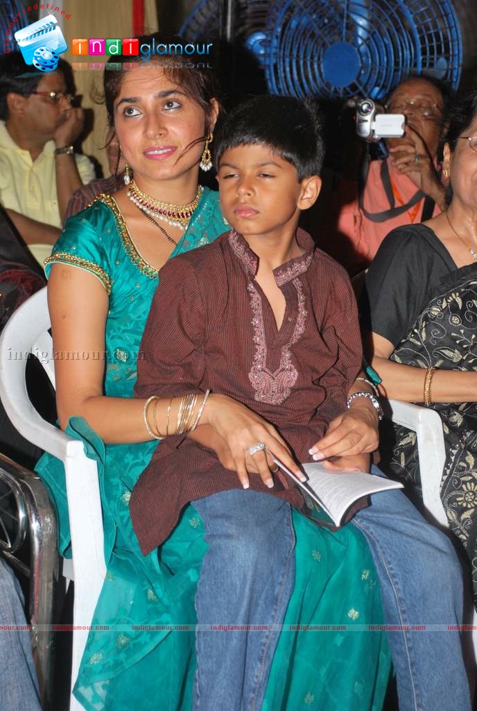 Shaan, Moushmi Chaterjee,Rupa Ganguly at Durga pooja Event hd photo